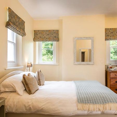 Heathy Lea Bed And Breakfast Baslow Exterior photo
